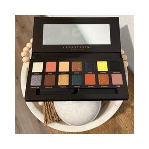 Anastasia Beverly Hills Prism Eyeshadow Palette